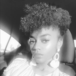 Meet your Posher, Ebony